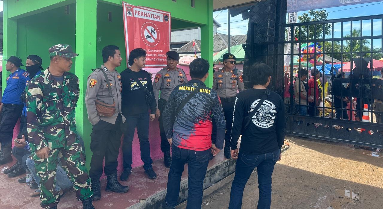 “Polres Mesuji Amankan Meriahnya Festival Perahu Hias HUT Mesuji ke-17”